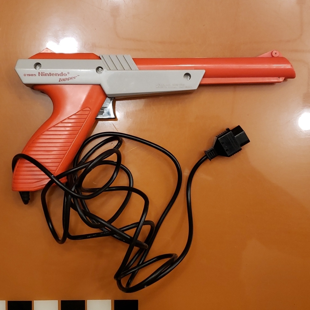 Nintendo Zapper 1985 with Hogan's Alley